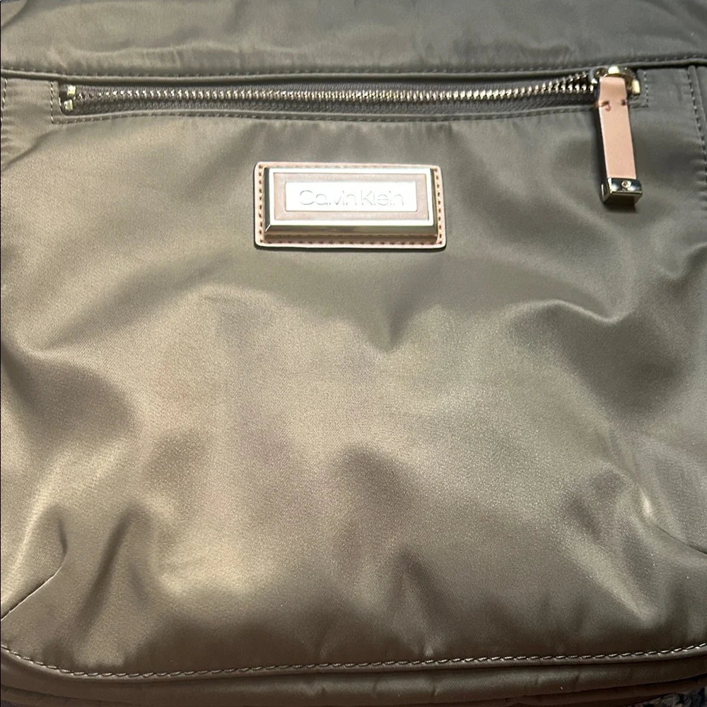 REDUCED!!Calvin Klein Khaki Crossbody Bag - Picture 2 of 5